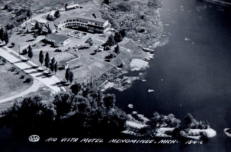 Rio Vista Motel - Vintage Postcard (newer photo)